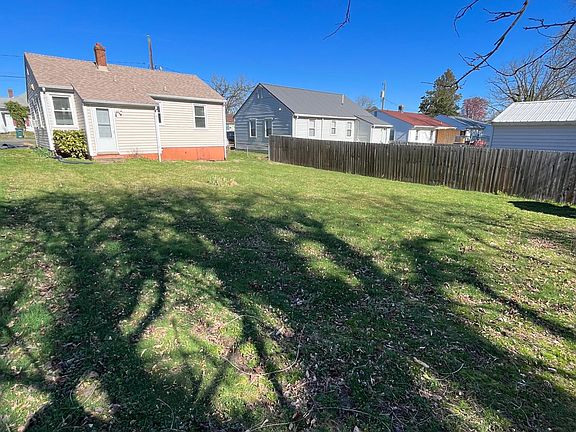 2nd image of 209 N Kalmia Ave
