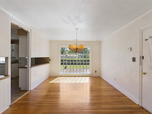 4th image of 822 N Park Ave