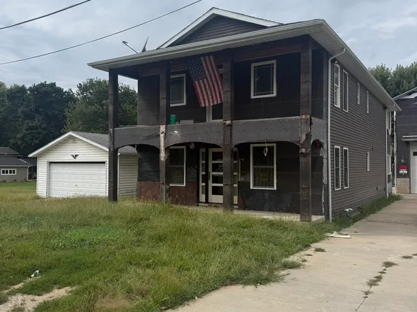 24778 Valley Dr, Bettendorf, IA 52722