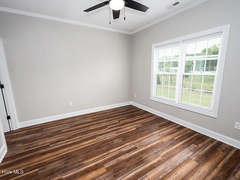 132 Macdonald Blvd — Photo 11