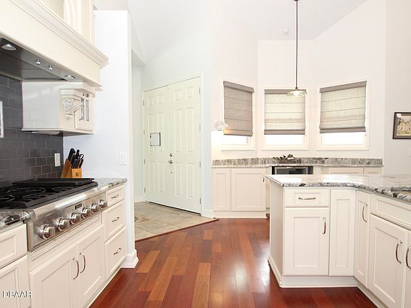 5th image of 37 Acclaim At Lionspaw