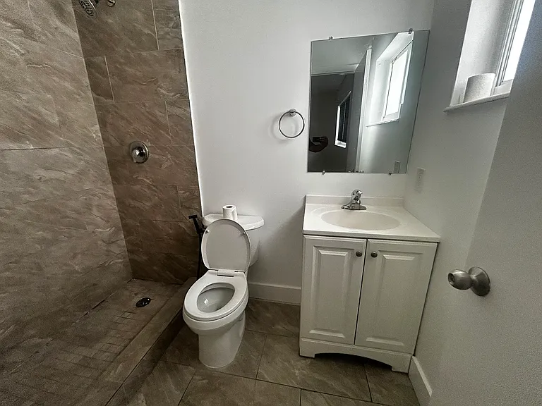 920 SE 2nd Ave #7 — Photo 8