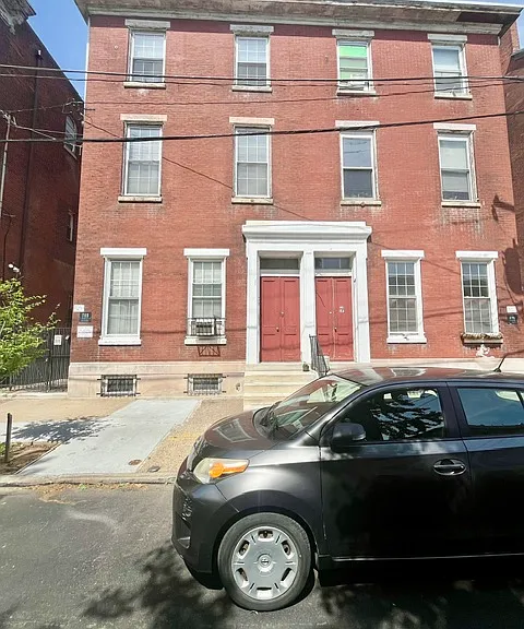 708 N Franklin St #3 — Photo 1