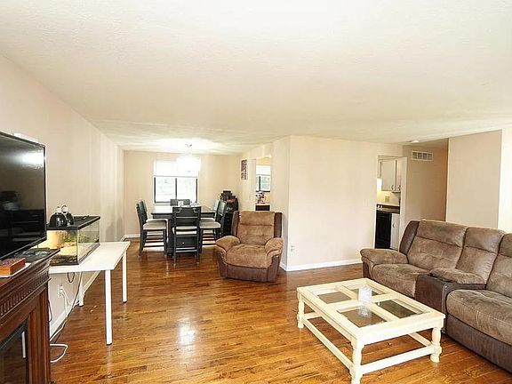 3rd image of 2622 Hunt Rd