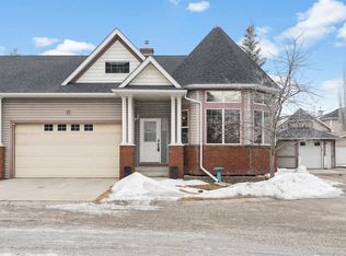 17 S Prestwick Pond Ter SE, Calgary, AB T2Z3Z7