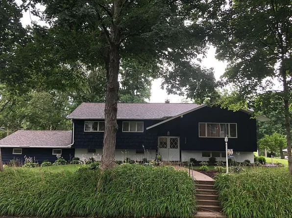 212 3rd Ave SW, Mount Vernon, IA 52314