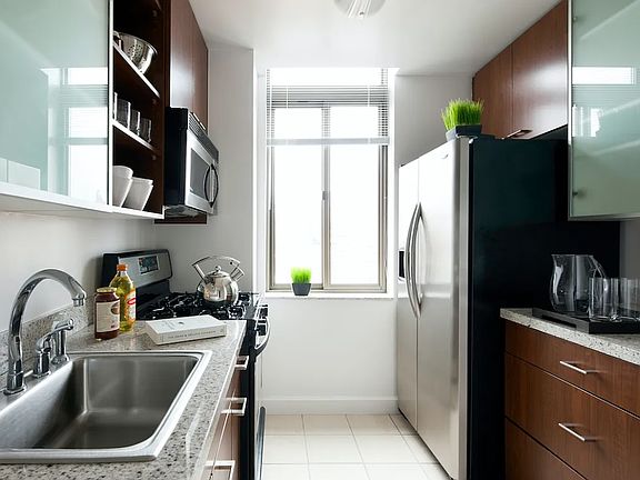 5th image of 130 W 15th St APT 5K