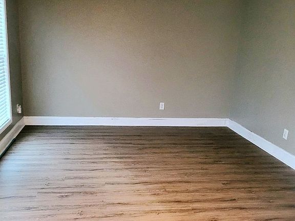 3rd image of 409 Edgemont Ln