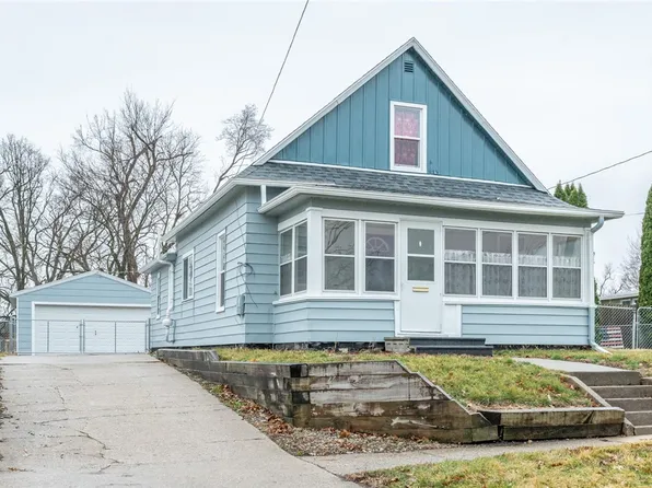 319 S 6th Ave W, Newton, IA 50208