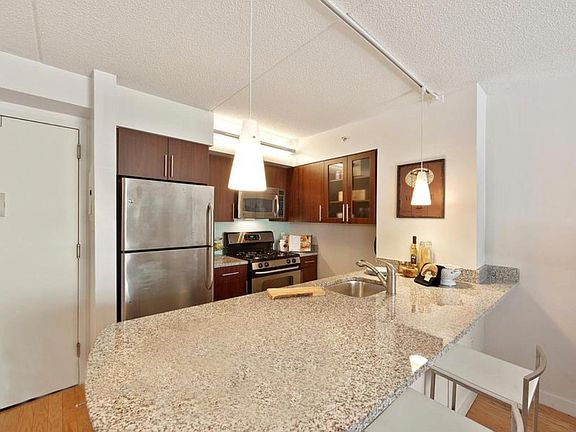 4th image of 555 W 23rd St APT S3c