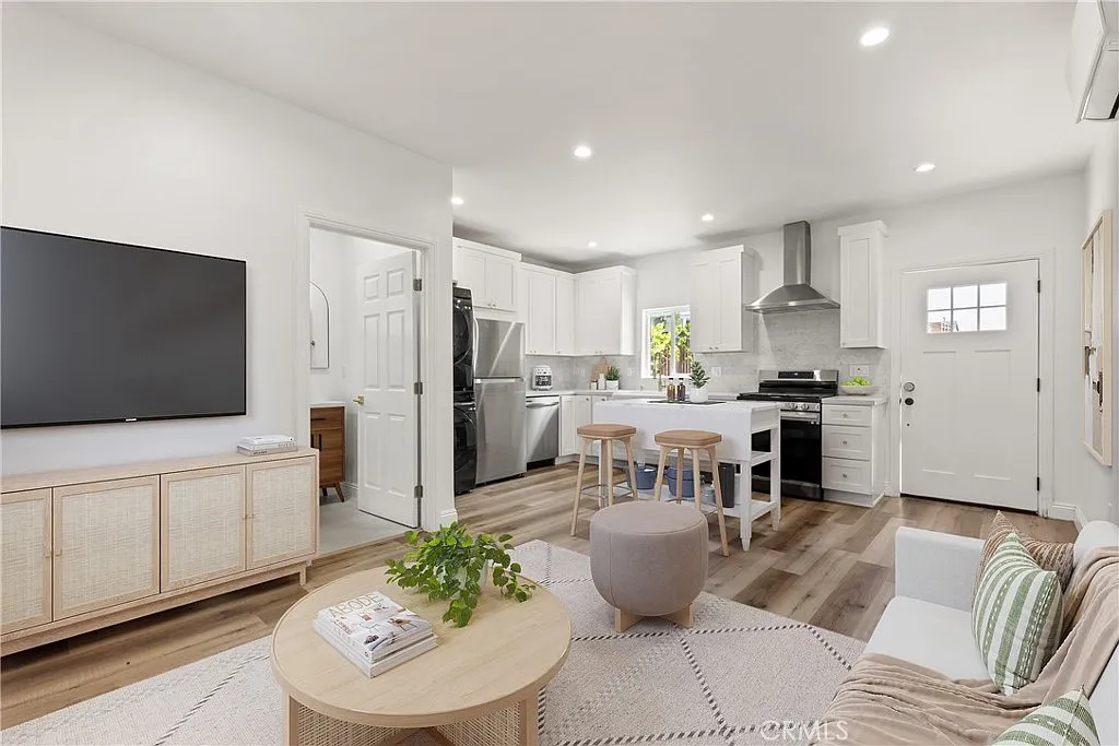 1 bed, 482 sqft, $2,995 — Photo 3