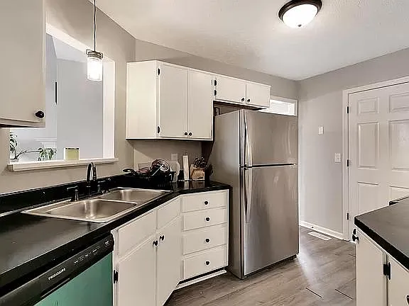 3 bed, 1264 sqft, $1,690 — Photo 3