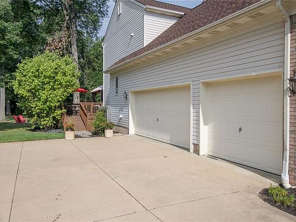 3rd image of 2914 Granby Cir