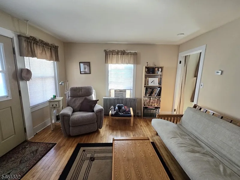 1 bed, 1.0 bath, $1,100 — Photo 3