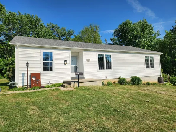 379 N Mulberry St, Petersburg, IN 47567