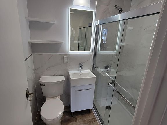 Modern functional bathroom