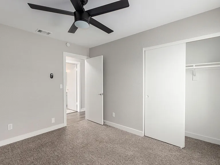 6605 S 18th St — Photo 24