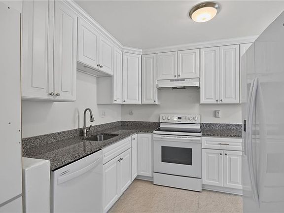 2nd image of 225 Castlewood Rd