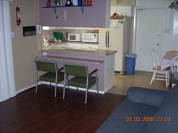 Breakfast bar/family room