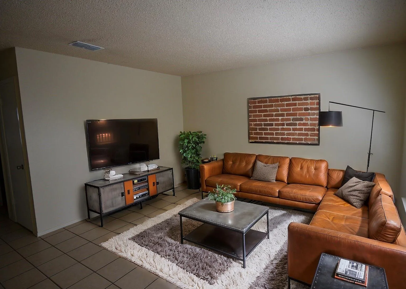 2 bed, 1.0 bath, 1750 sqft, $1,825 — Photo 3