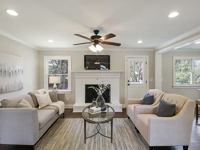 220 Mansell Cir — Photo 7