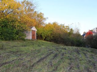 1910 Basabe Ln, Muscatine, IA 52761