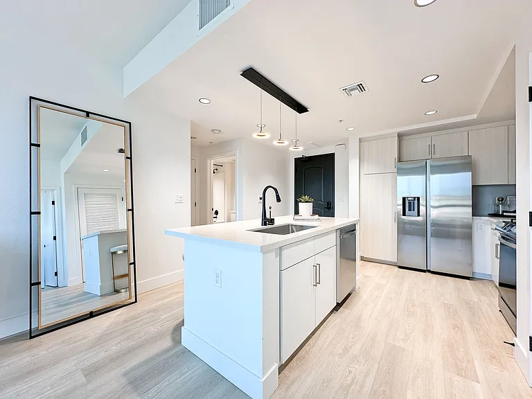 Begonia Place Luxury Apartments — Photo 75