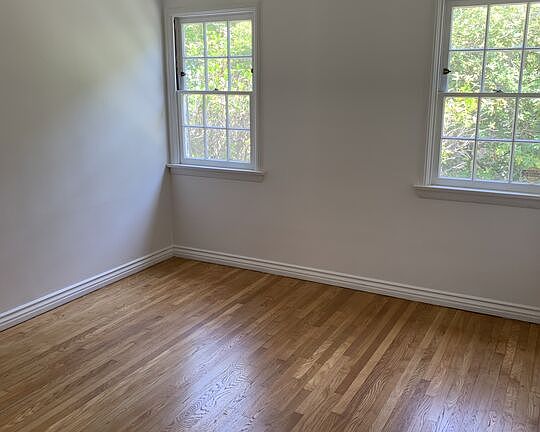 5th image of 10360 1/2 Ashton Ave