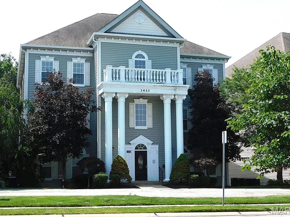 1433 Heritage Lndg APT 301, Saint Charles, MO 63303