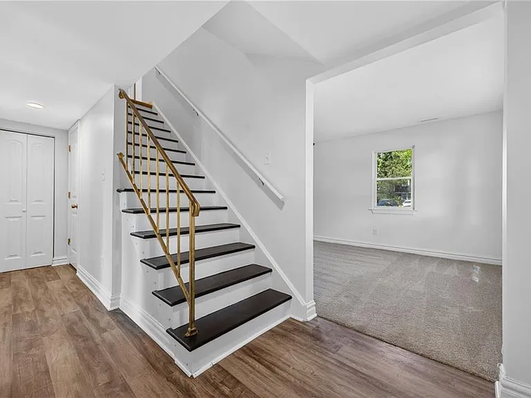 5676 Weblin Dr — Photo 3