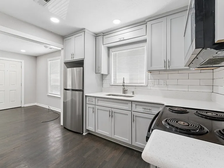 1314 S Emery St — Photo 17