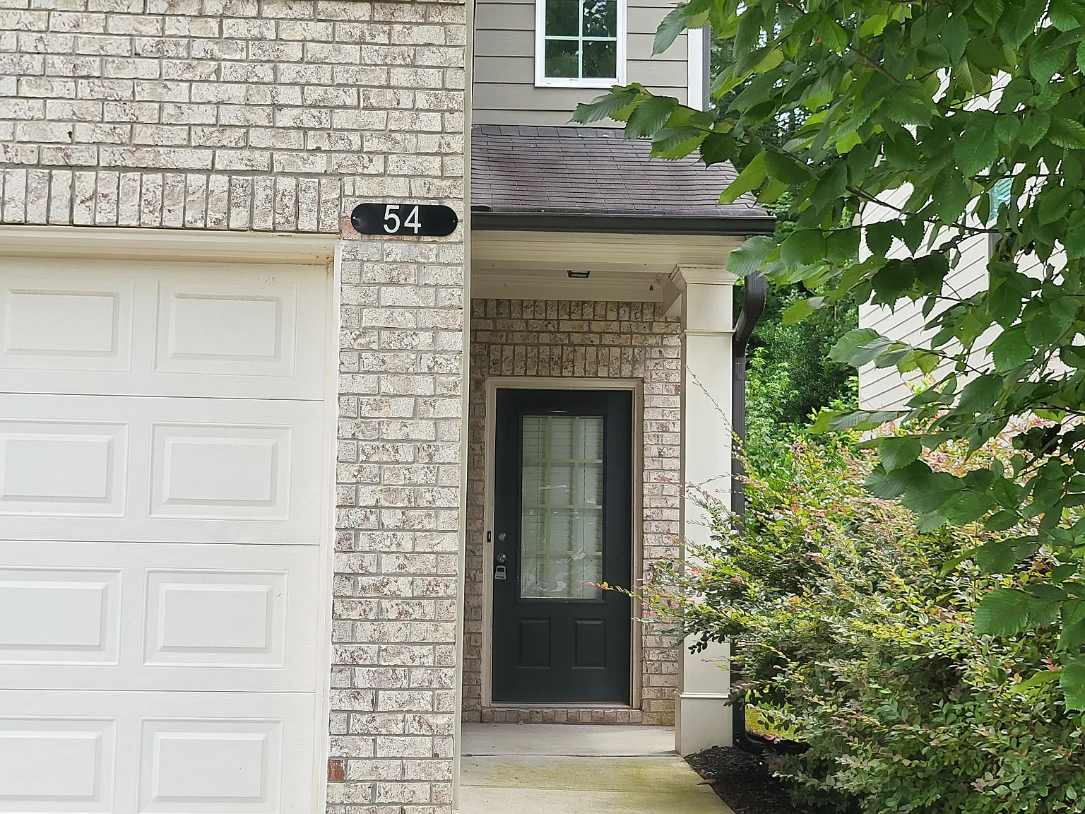 4 bed, 2.5 bath, 2000 sqft, $1,998 — Photo 3