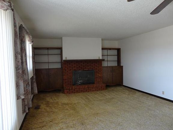 2nd image of 703 Park Pl