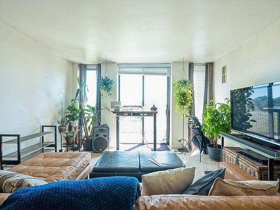 3rd image of 1660 N La Salle St #507