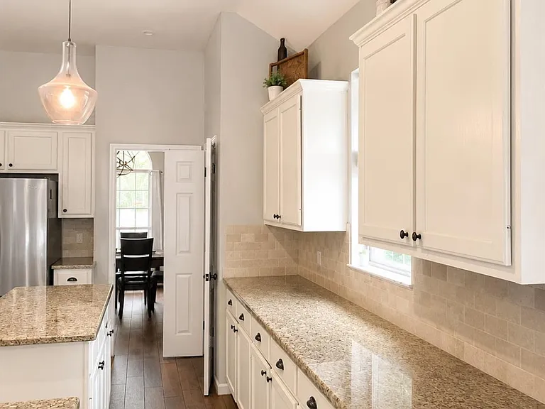 2304 Kristen Ln — Photo 7