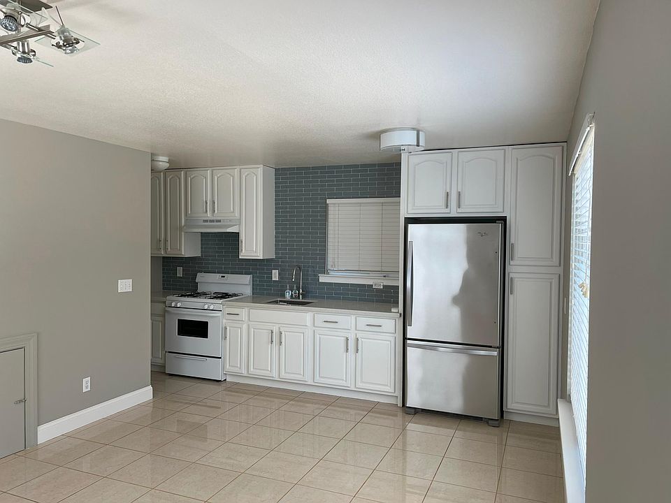 1st image of 214 Chapman Ave