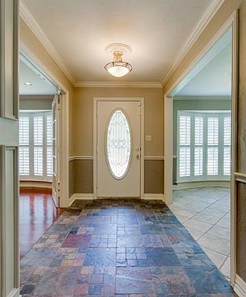 2nd image of 2219 Heather Hill Ln