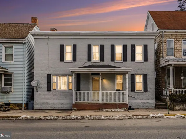 14 Hanover St, New Oxford, PA 17350