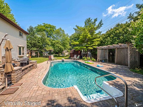 3rd image of 495 Grace Dr
