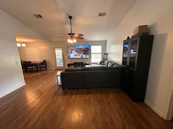 3rd image of 128 Royal Acres Cir