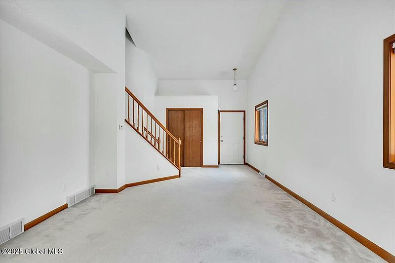 5th image of 73 Cooks Court Court