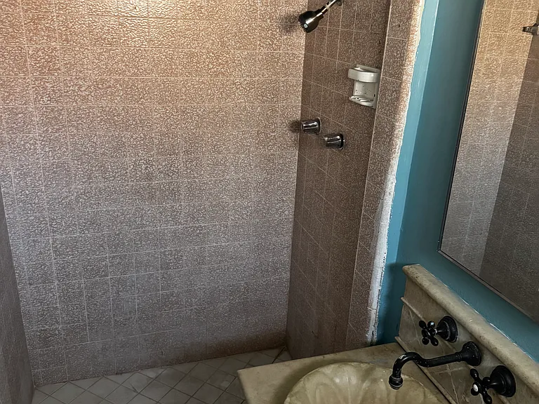 44110 Carolside Ave — Photo 16