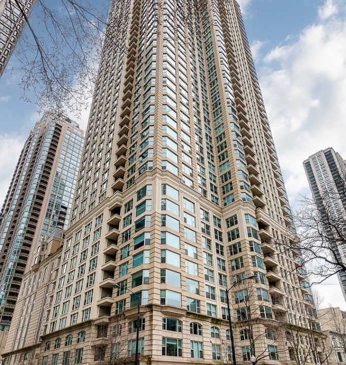 1st image of 25 E Superior St APT 2306