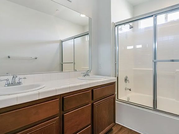 4th image of 644 Allegheny St #1
