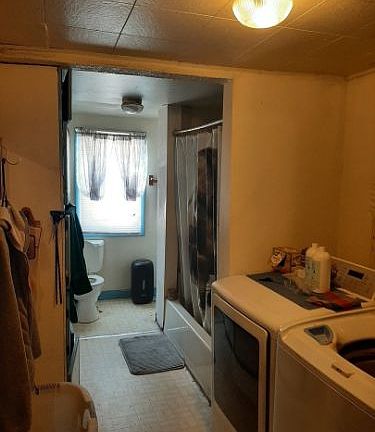 5th image of 209 W South St