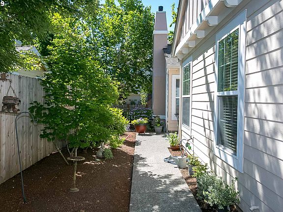 5th image of 6623 NE Rosebay Dr
