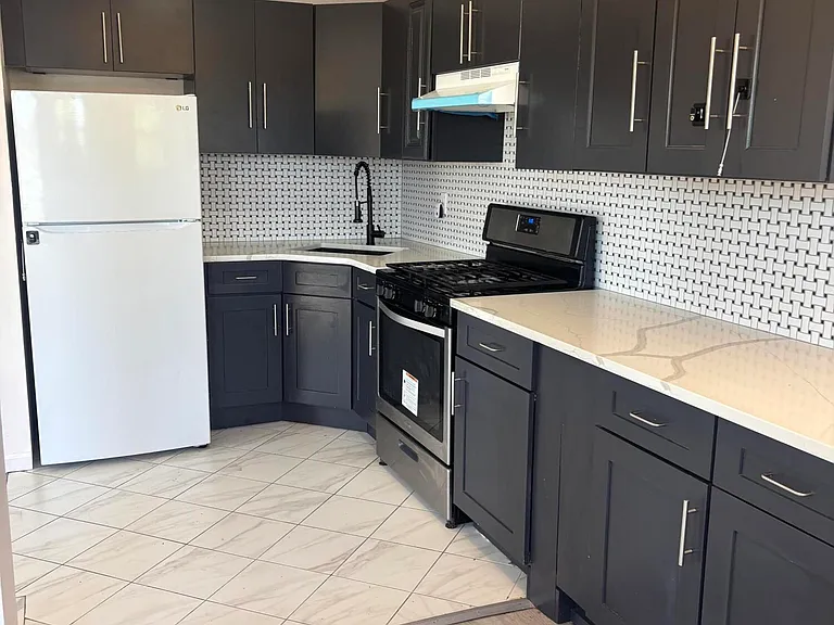 12 Clinton St #3 — Photo 2