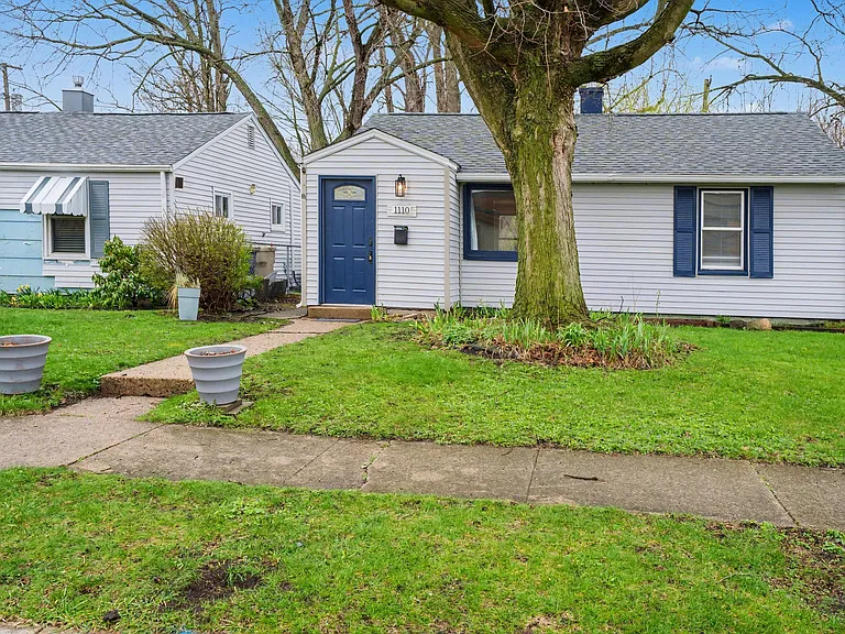 1110 Roberts St — Photo 15