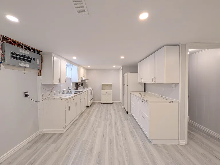 127 Westwood Cres #2 — Photo 6
