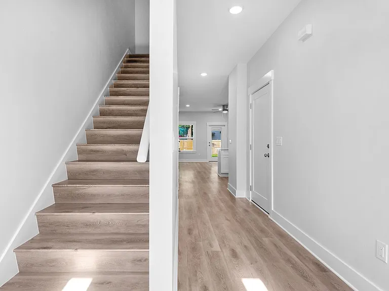30 Harbeson Ave NE — Photo 4